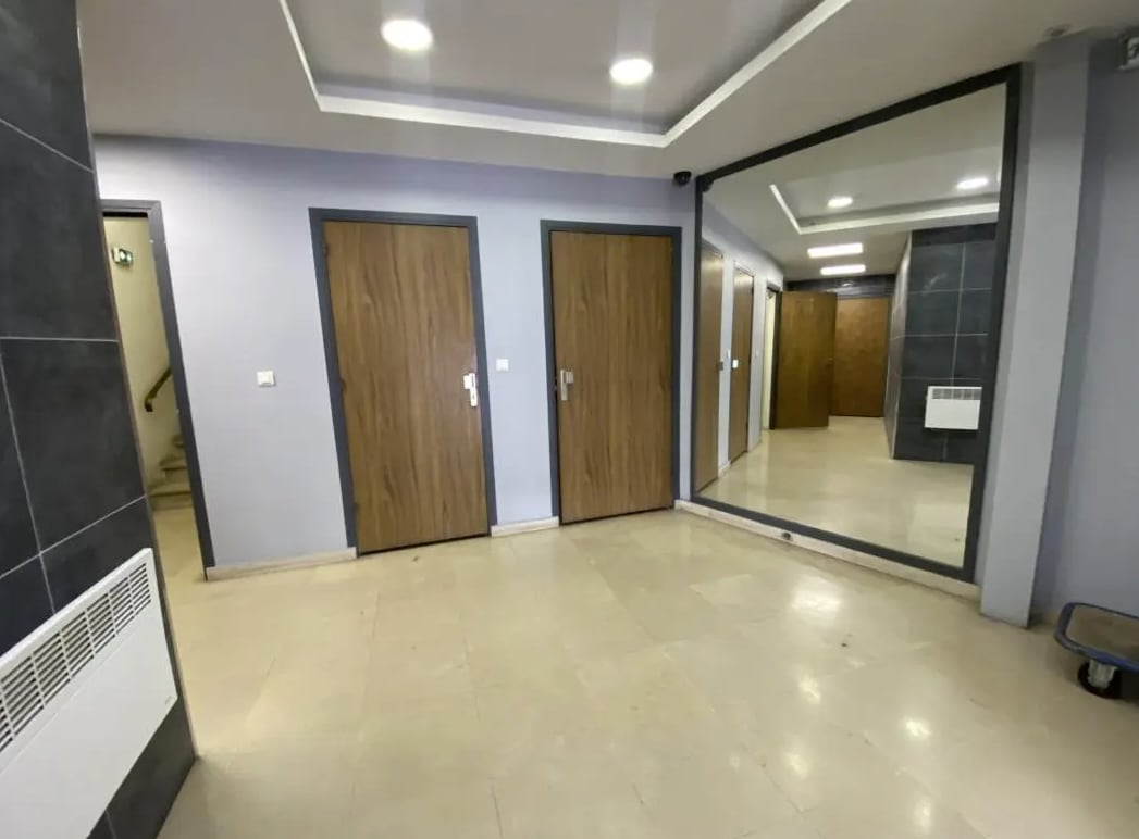 Office in Clichy for lease Interior Photo- Image 1 of 9