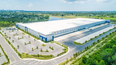 21500 NW 47th Ave, Miami Gardens, FL for lease Building Photo- Image 2 of 9