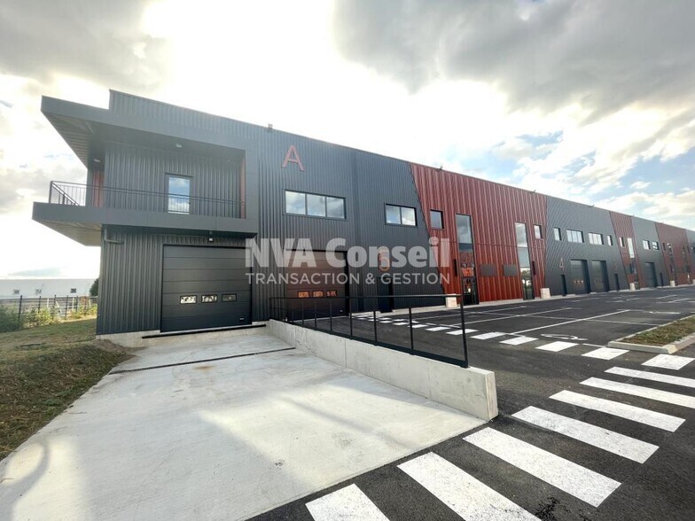 6 Avenue Du Vert Galant, SAINT-OUEN-L'AUMONE for lease - Building Photo - Image 3 of 27
