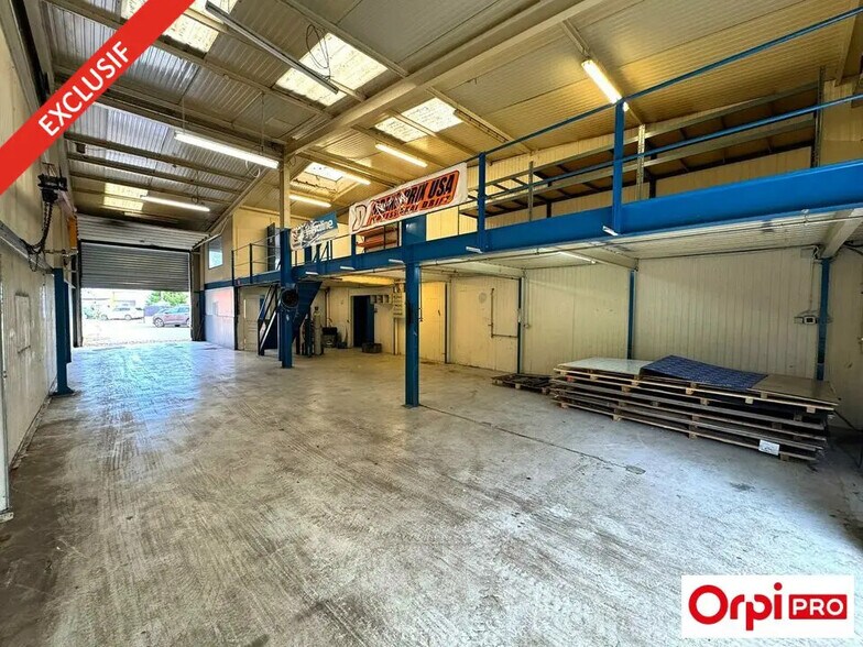 Flex dans Sainte-Geneviève-des-Bois à louer - Photo du bâtiment - Image 3 de 7