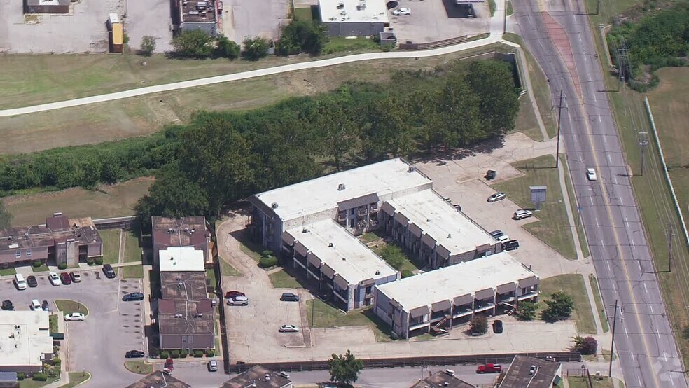 7901 NE 10th St, Midwest City, OK for sale - Aerial Video - Image 2 of 10