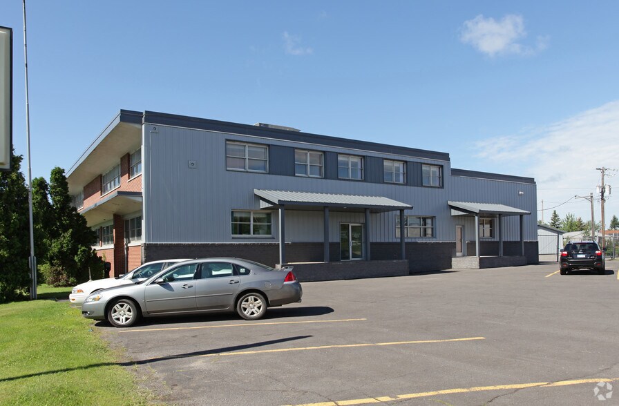 1711 E 13th St, Hibbing, MN à louer - Photo du bâtiment - Image 2 de 24