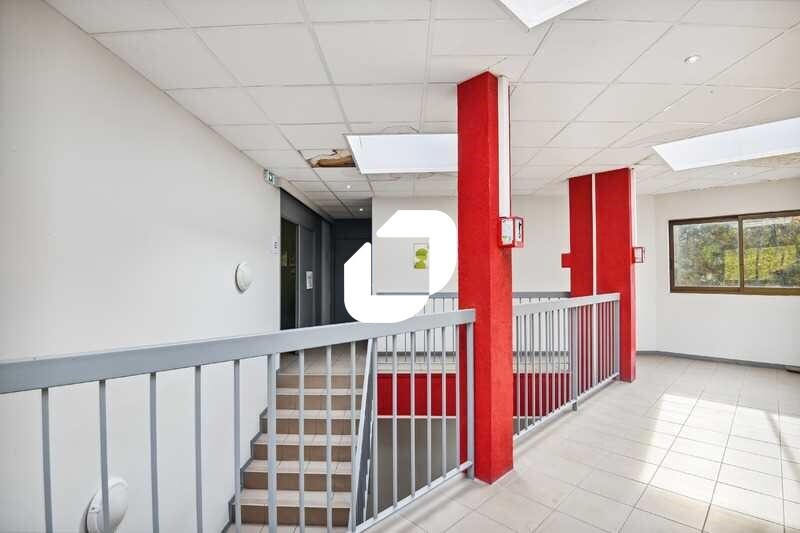 Office in Grigny for lease - Interior Photo - Image 3 of 10