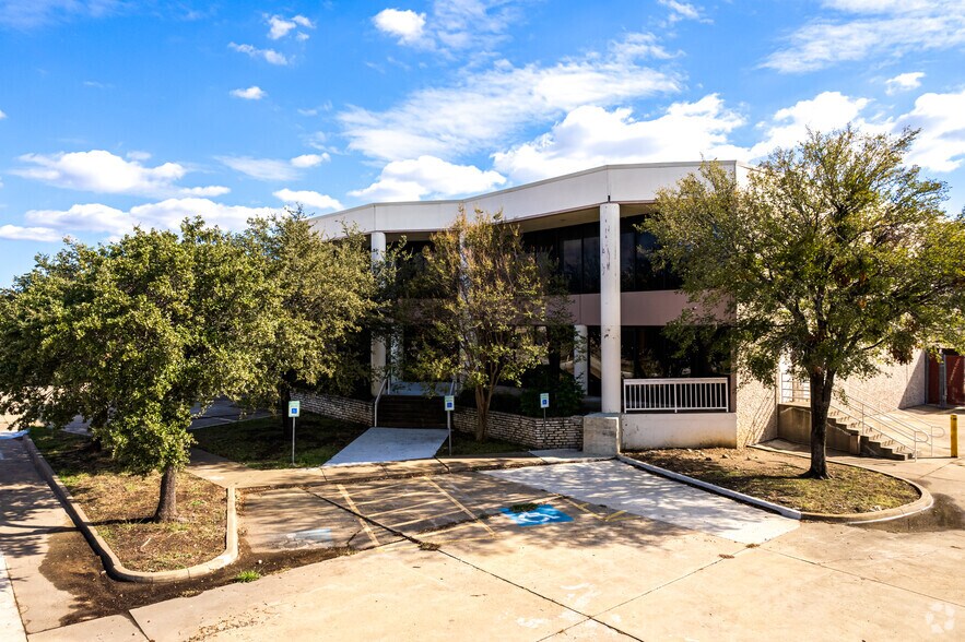 1421 Patton Pl, Carrollton, TX à louer - Photo principale - Image 1 de 7