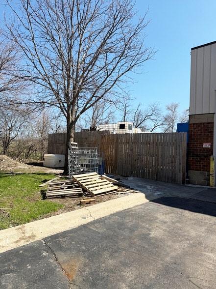 380 Production Dr, South Elgin, IL for sale - Building Photo - Image 3 of 10