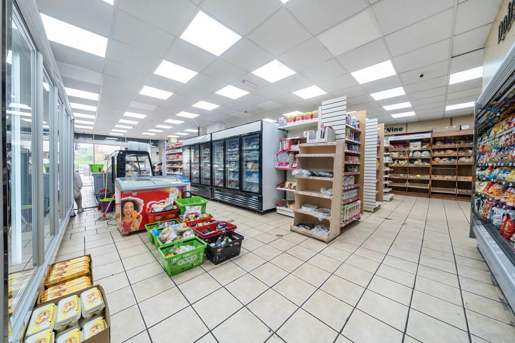 560-562 Hyde Rd, Manchester, GTM M18 7EE - Unité 560 - - Photo intérieure - Image 2 of 4