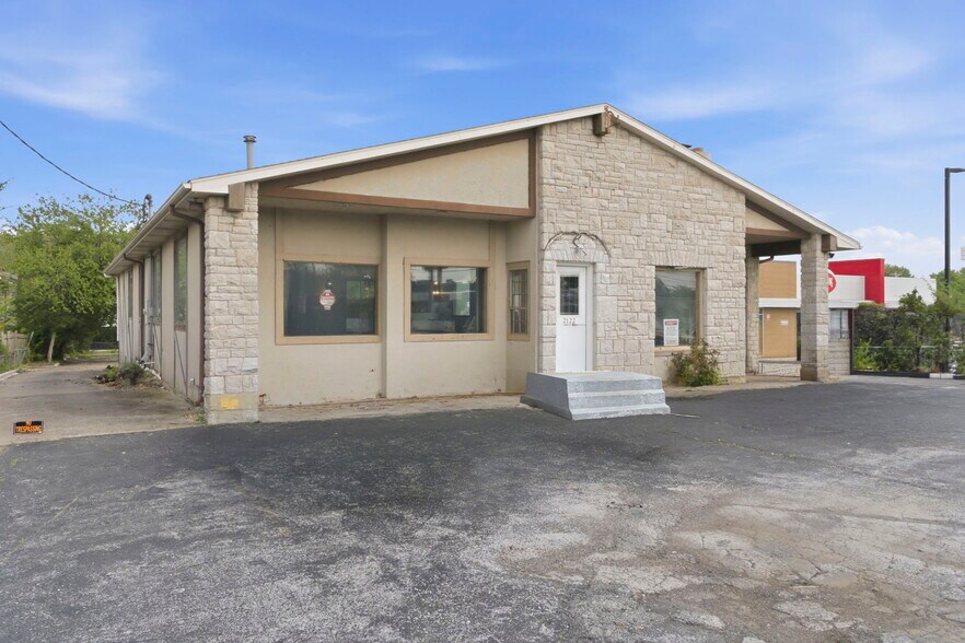 2122 S Glenstone Ave, Springfield, MO à vendre - Photo du bâtiment - Image 2 de 50