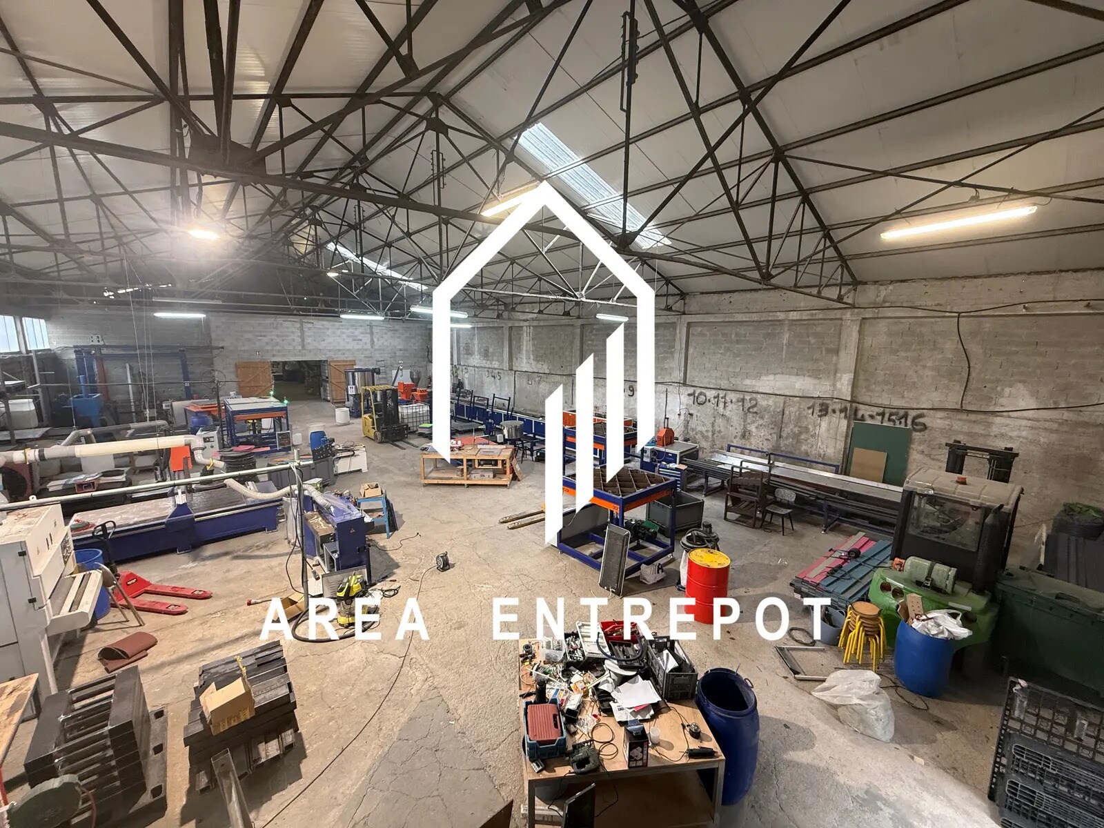 Industrial in Gémenos for lease Primary Photo- Image 1 of 8