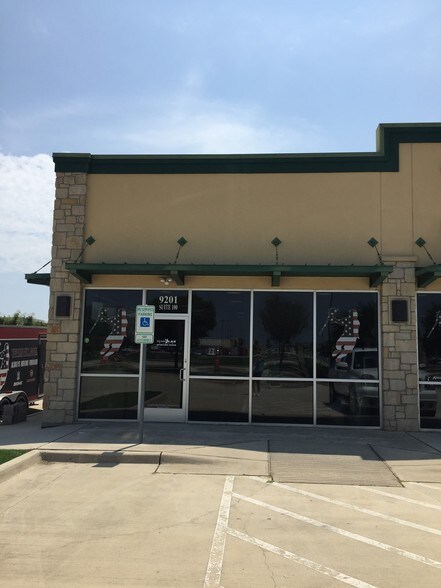 9201 Warren Pky, Frisco, TX à louer - Photo du bâtiment - Image 3 de 3