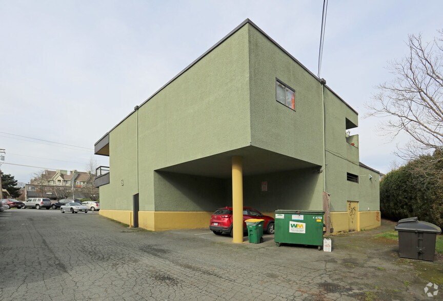 1336-1350 56th St, Delta, BC à vendre - Photo du bâtiment - Image 3 de 6