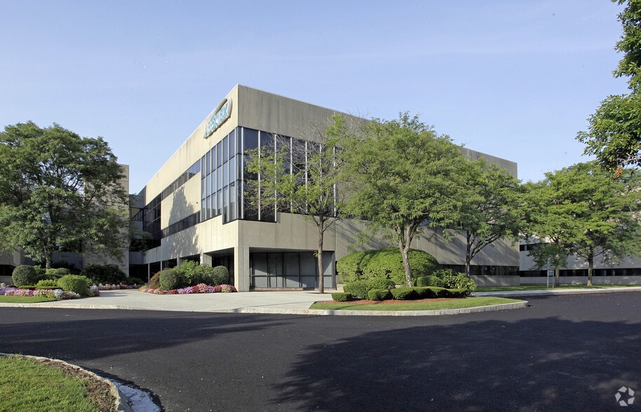 500 Old Connecticut Path, Framingham, MA for sale - Primary Photo - Image 1 of 7