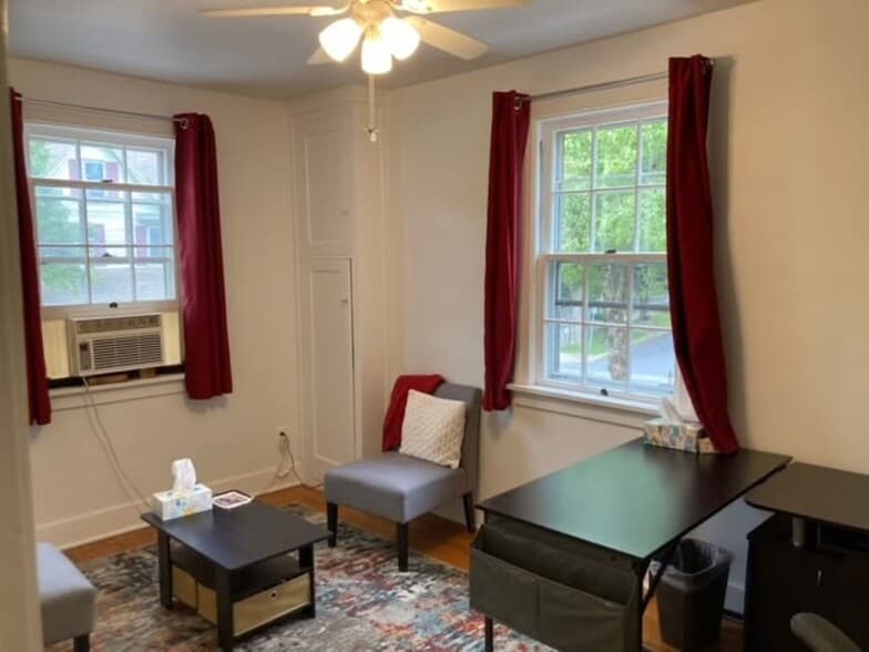 209 E Main St, Boalsburg, PA for lease - Interior Photo - Image 2 of 4