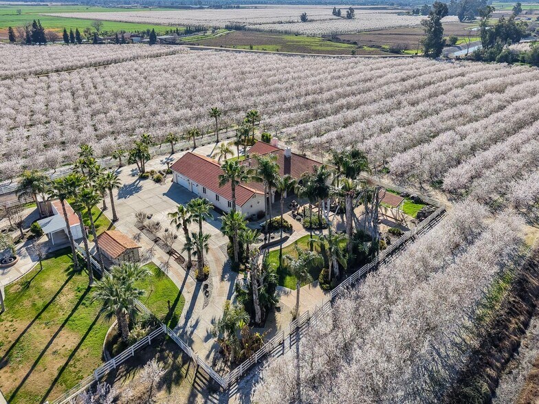 4543 McGee Ave, Modesto, CA à vendre - Aérien - Image 2 de 16