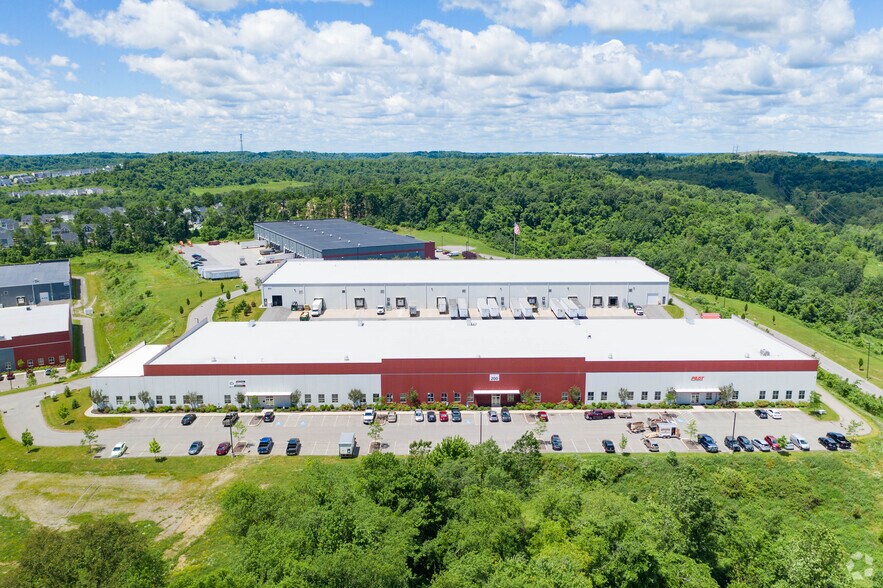 100 Crown Ct, Oakdale, PA à louer - Photo du bâtiment - Image 3 de 8