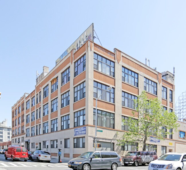 Plus de détails pour 33-01 Queens Blvd, Long Island City, NY - Local d'activités à louer