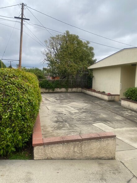 212 N Lima St, Sierra Madre, CA à louer - Photo principale - Image 1 de 7