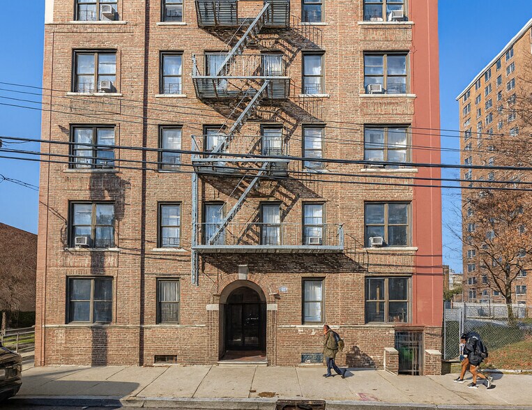 751 Tilden St, Bronx, NY à vendre - Photo du bâtiment - Image 2 de 6
