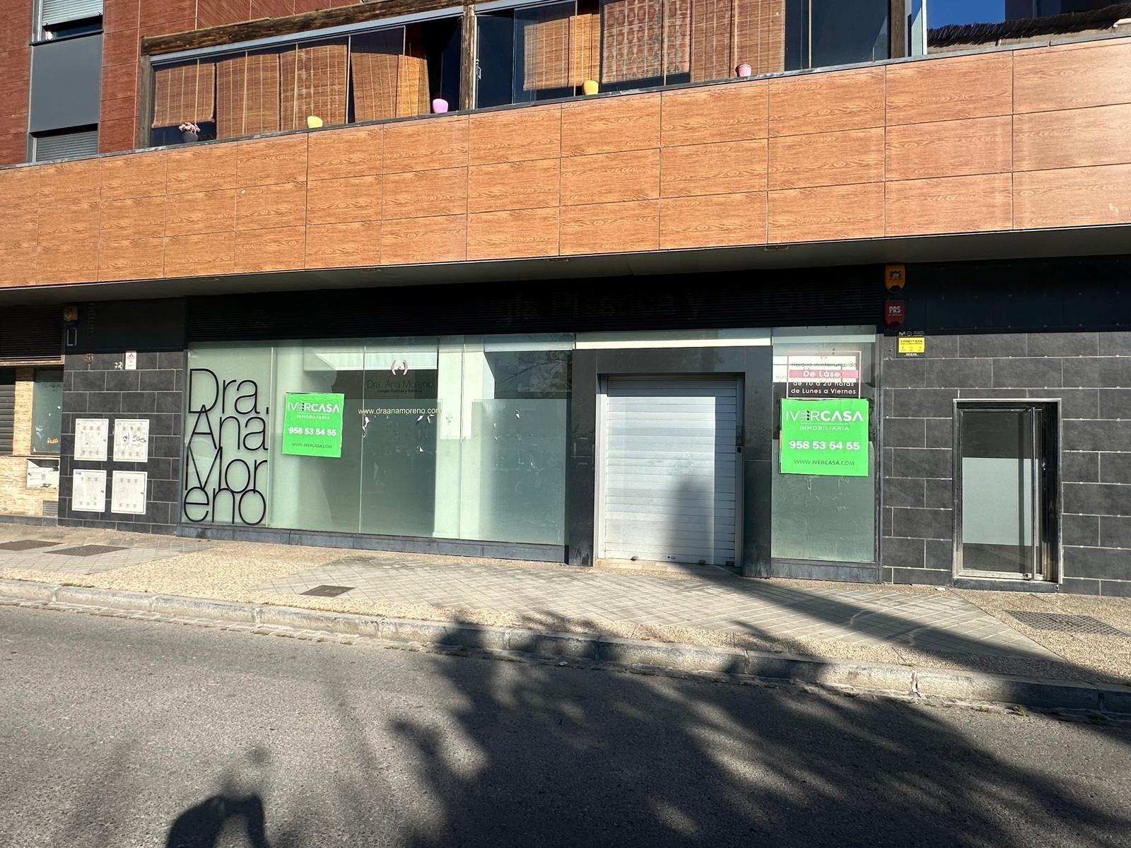 Retail in Granada for lease Building Photo- Image 1 of 25