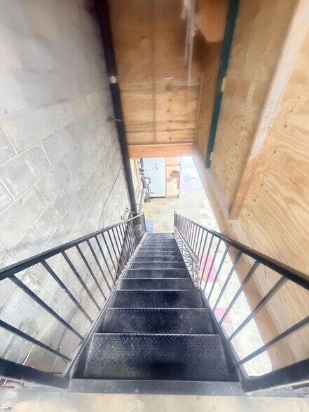 2047 129th St, Flushing, NY à louer - Photo du bâtiment - Image 3 de 8