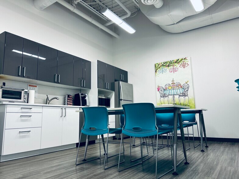 11350 119 St NW, Edmonton, AB à louer - Photo du bâtiment - Image 3 de 17