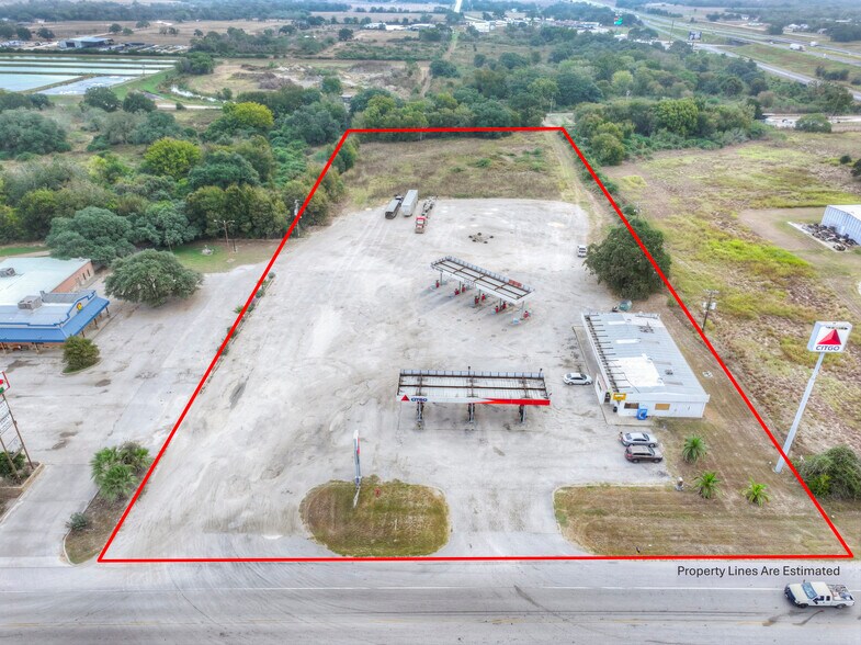 1217 N State Highway 95, Flatonia, TX à vendre - Photo du bâtiment - Image 3 de 10