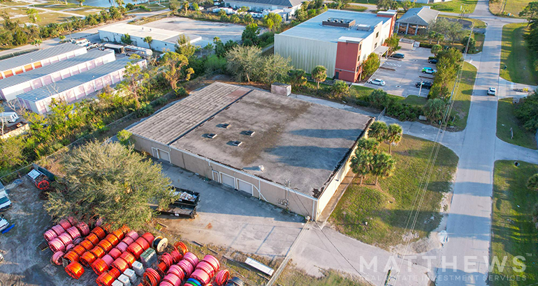 24349 Production Cir, Bonita Springs, FL à louer - Photo du bâtiment - Image 1 de 7