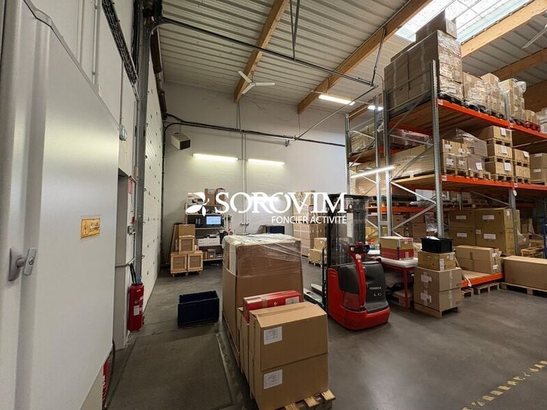 Flex in Décines-Charpieu for lease - Interior Photo - Image 2 of 8