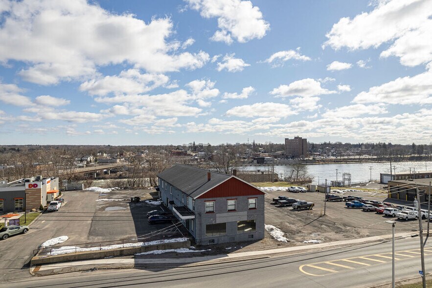 15 W 1st St S, Fulton, NY à vendre - Photo du bâtiment - Image 3 de 53