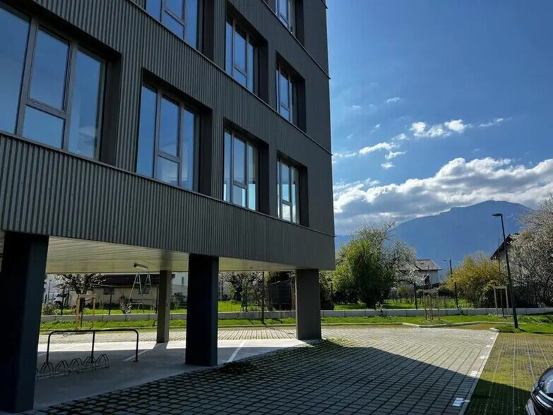 Rue Des Javaux, Eybens for sale - Building Photo - Image 2 of 12