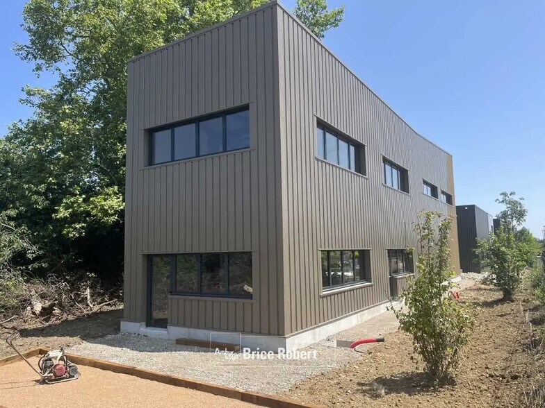 Bureau dans Brindas à louer - Photo du bâtiment - Image 1 de 4