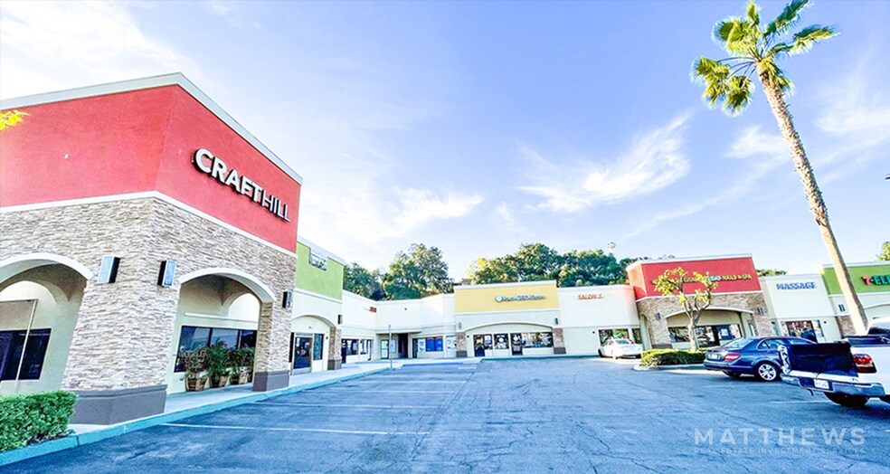 100-150 N Grand Ave, West Covina, CA à louer - Photo du bâtiment - Image 3 de 5