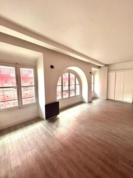 Office in Bordeaux for lease - Interior Photo - Image 2 of 5