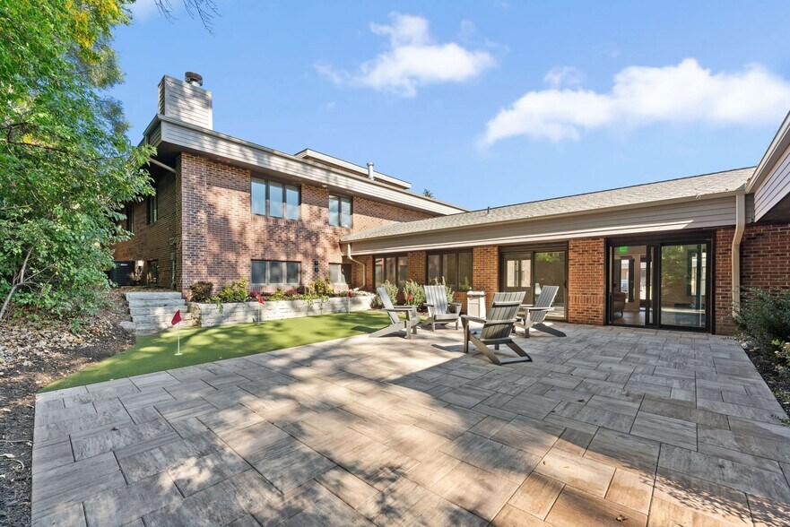 5881 Cedar Lake Rd S, Saint Louis Park, MN à louer - Photo du bâtiment - Image 3 de 13