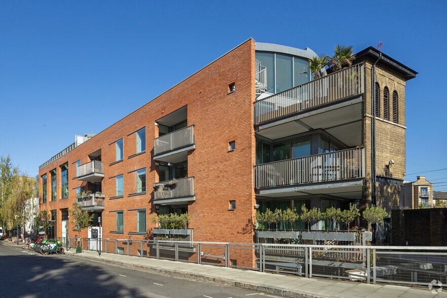 42 Gloucester Ave, London for lease - Building Photo - Image 3 of 3