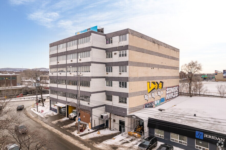 8710 Av du Parc, Montréal, QC à louer - Photo du bâtiment - Image 3 de 5