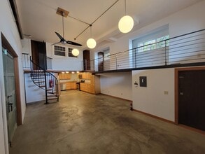 2533 Westlake Ave N, Seattle, WA for lease Interior Photo- Image 2 of 9