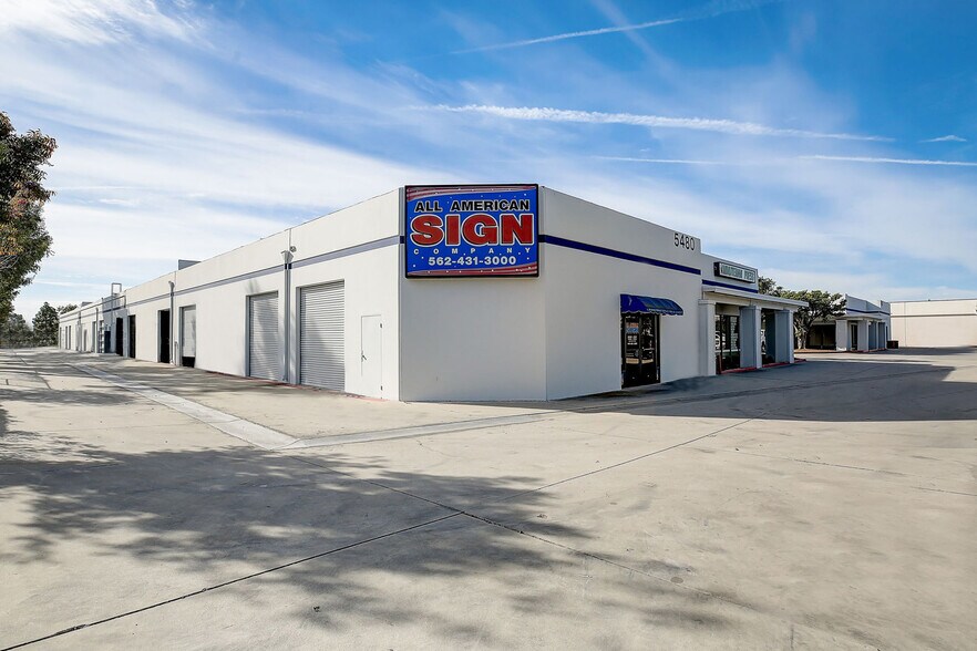 5480 Katella Ave, Los Alamitos, CA à louer - Photo du bâtiment - Image 2 de 6