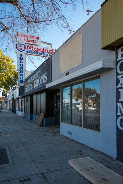 7017-7021 Reseda Blvd, Reseda, CA for lease - Building Photo - Image 3 of 3