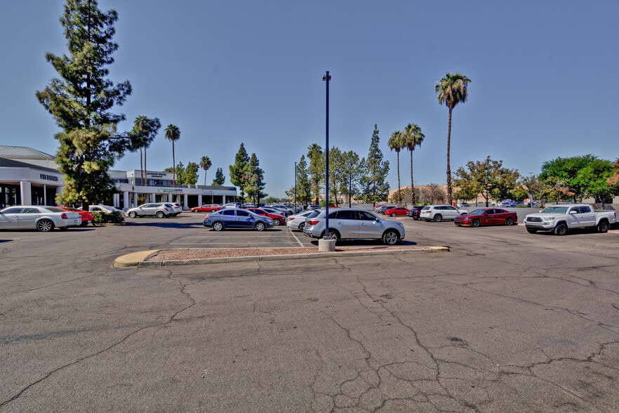 2330 N 75th Ave, Phoenix, AZ à louer - Photo du bâtiment - Image 3 de 13