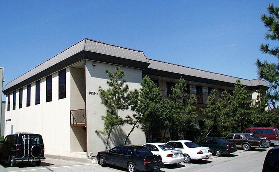 1039 N Interstate 35E, Carrollton, TX à louer - Photo du bâtiment - Image 2 de 16