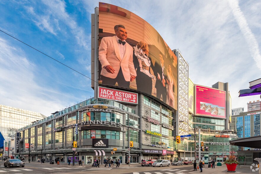 10 Dundas St E, Toronto, ON for lease - Building Photo - Image 1 of 2