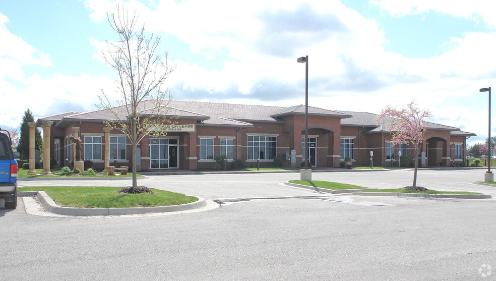 3351-3383 NE Ralph Powell Rd, Lee's Summit, MO for lease - Building Photo - Image 3 of 16