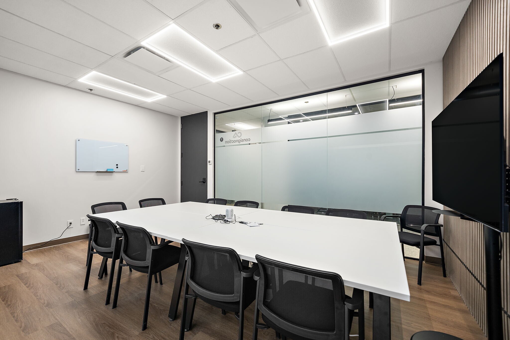 9900 Boul Cavendish, Montréal, QC for lease Interior Photo- Image 1 of 2