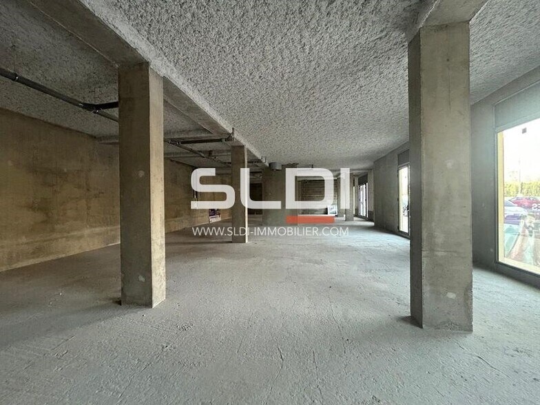 Rue De Tarare, Gleizé for lease - Interior Photo - Image 3 of 8
