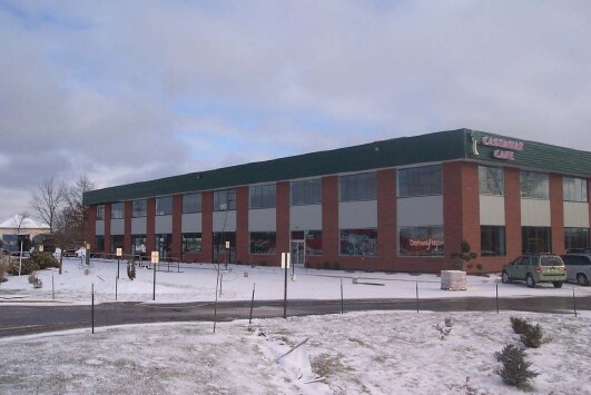 1800 N Burkhart Rd, Howell, MI à vendre - Photo du bâtiment - Image 3 de 4