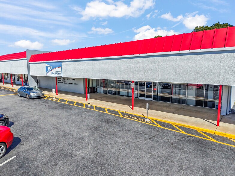 4605-4625 High Point Rd, Greensboro, NC à louer - Photo du bâtiment - Image 3 de 6