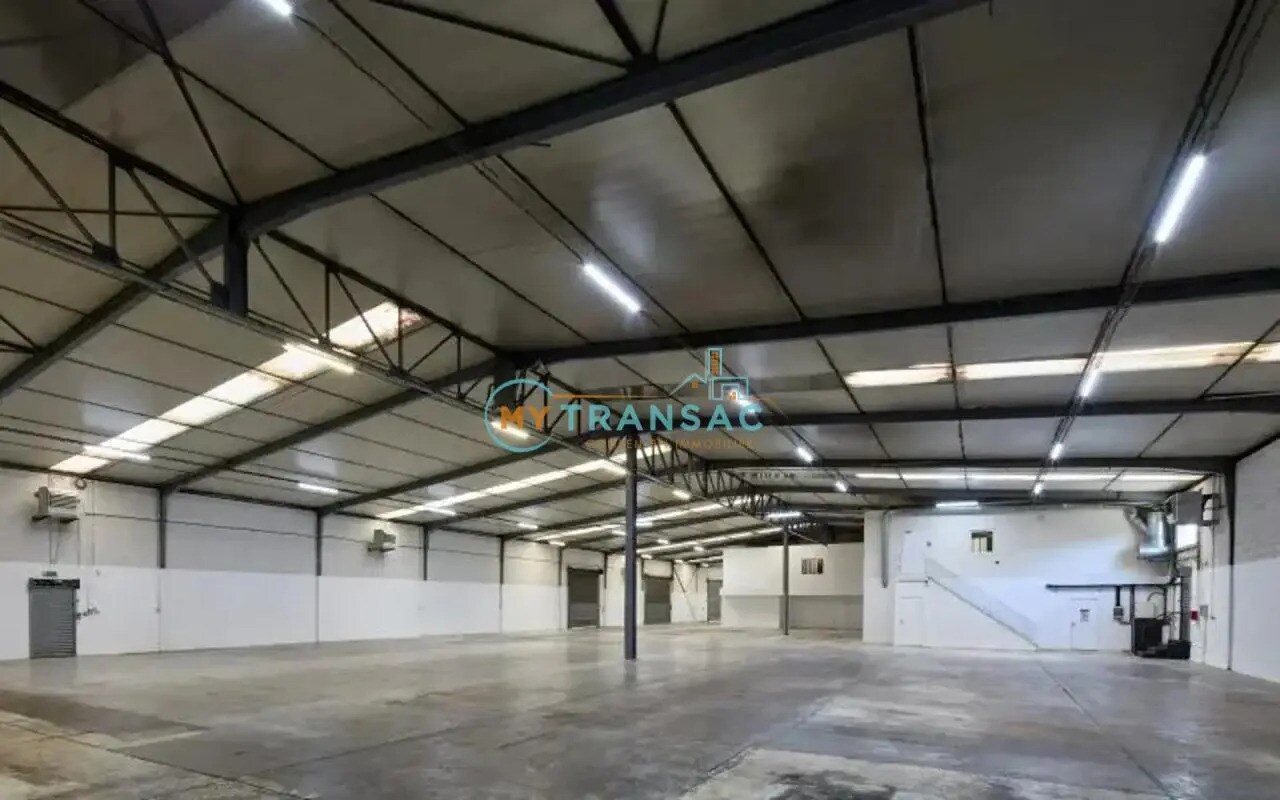 Flex in Morangis for lease Interior Photo- Image 1 of 10