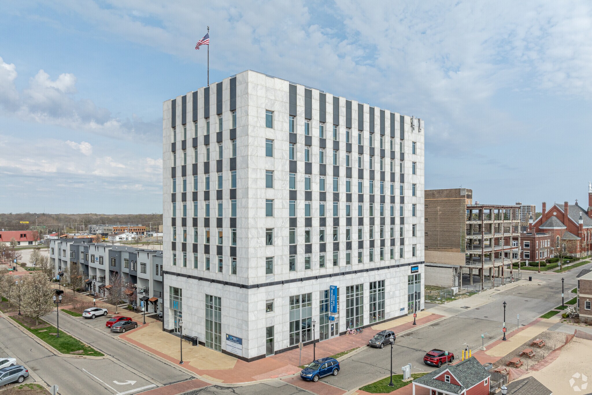 285 Western Ave, Muskegon, MI à louer Photo du bâtiment- Image 1 de 45