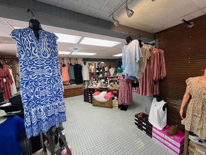 208 W Main St, Mountain View, AR for sale - Building Photo - Image 3 of 11