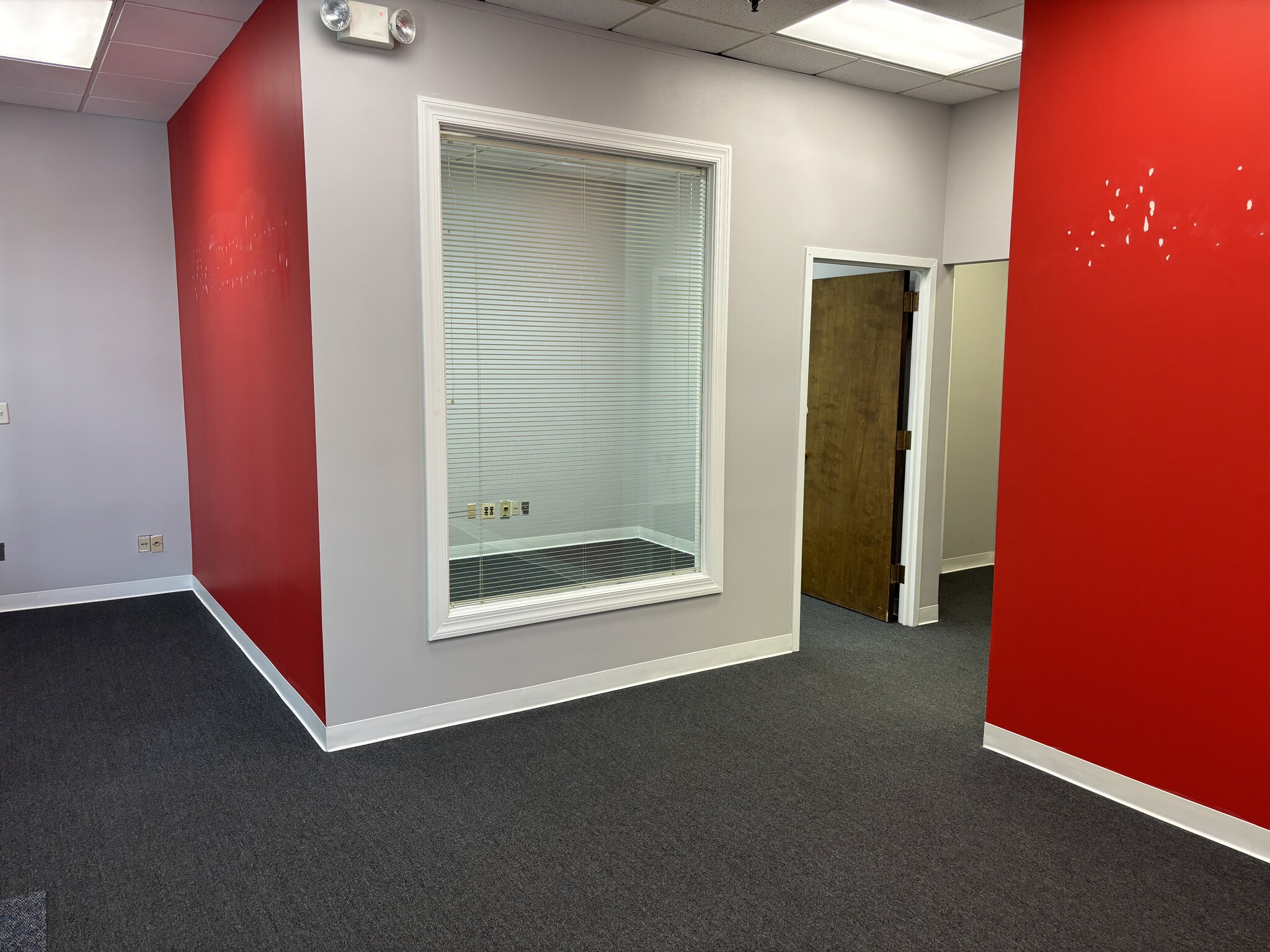 10653-10691 Braddock Rd, Fairfax, VA for lease Interior Photo- Image 1 of 8